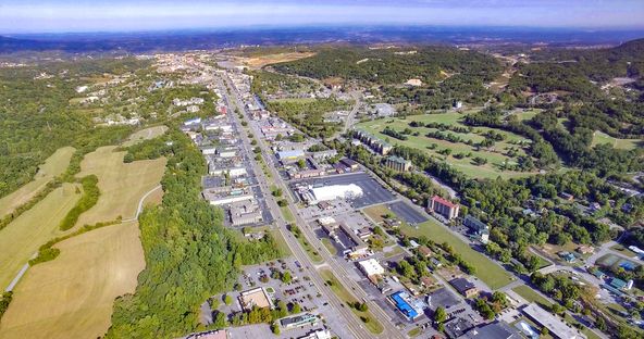 4020 Parkway , Pigeon Forge, TN 37863